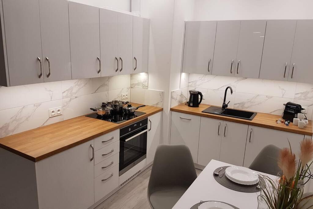 Komfortowy Nowoczesny Apartament Kustronia Z Garazem Balkonem Wanna Bielsko-Biala Exterior photo